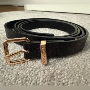Juicy Couture Skinny 1/2” Black Belt with Gold Buckle. Slight texture. 2x